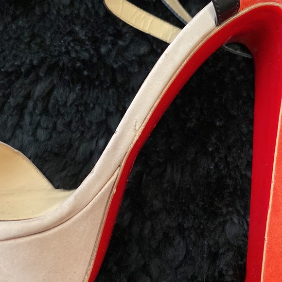 Christian Louboutin - Picture 14 of 16